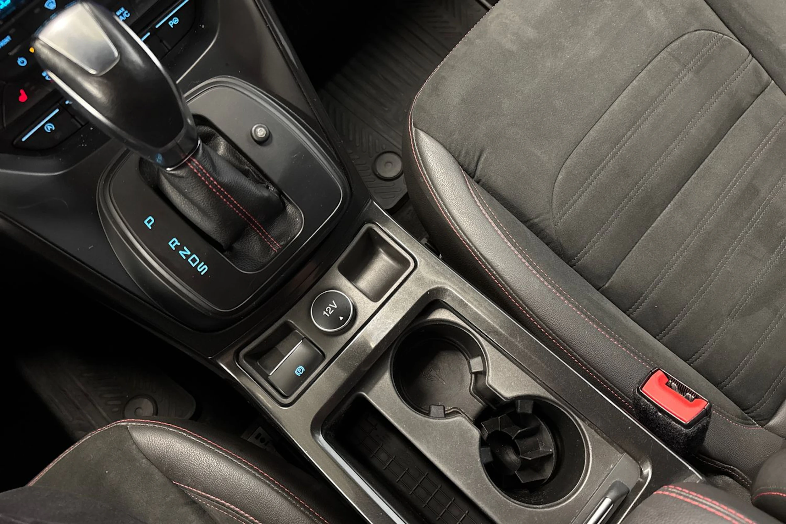 harmaa Ford Kuga 2018 kuva 20.