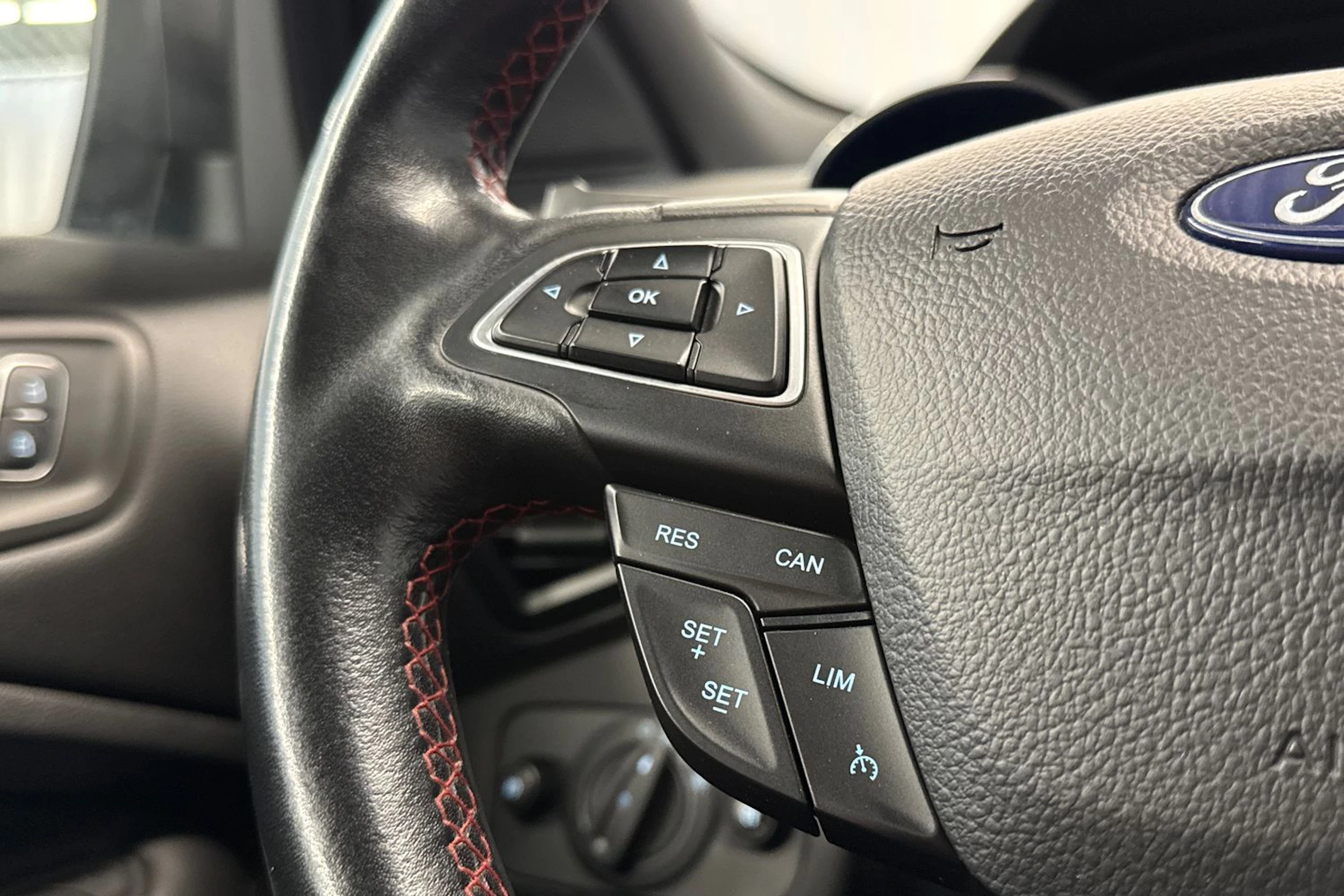 harmaa Ford Kuga 2018 kuva 21.