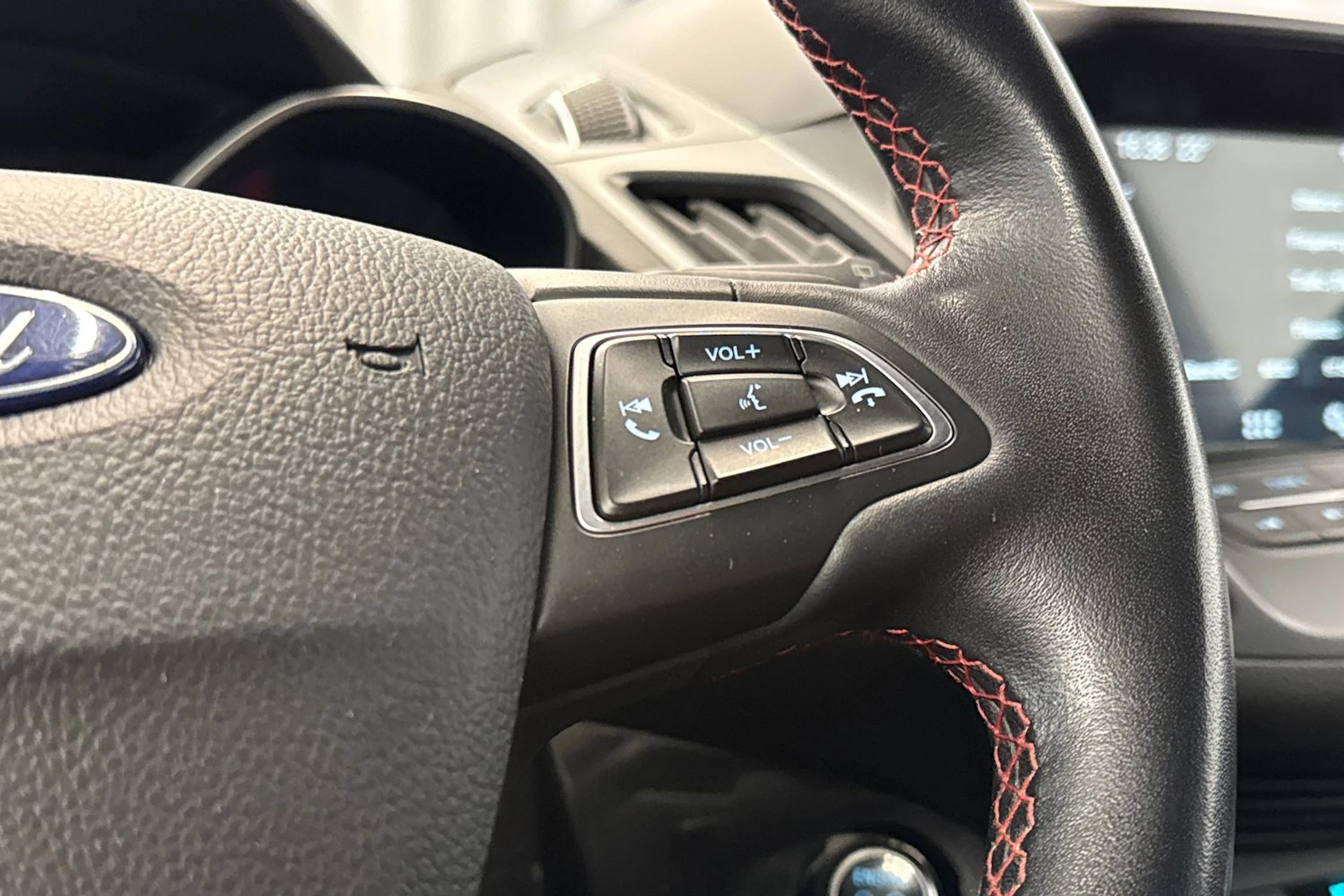 harmaa Ford Kuga 2018 kuva 22.