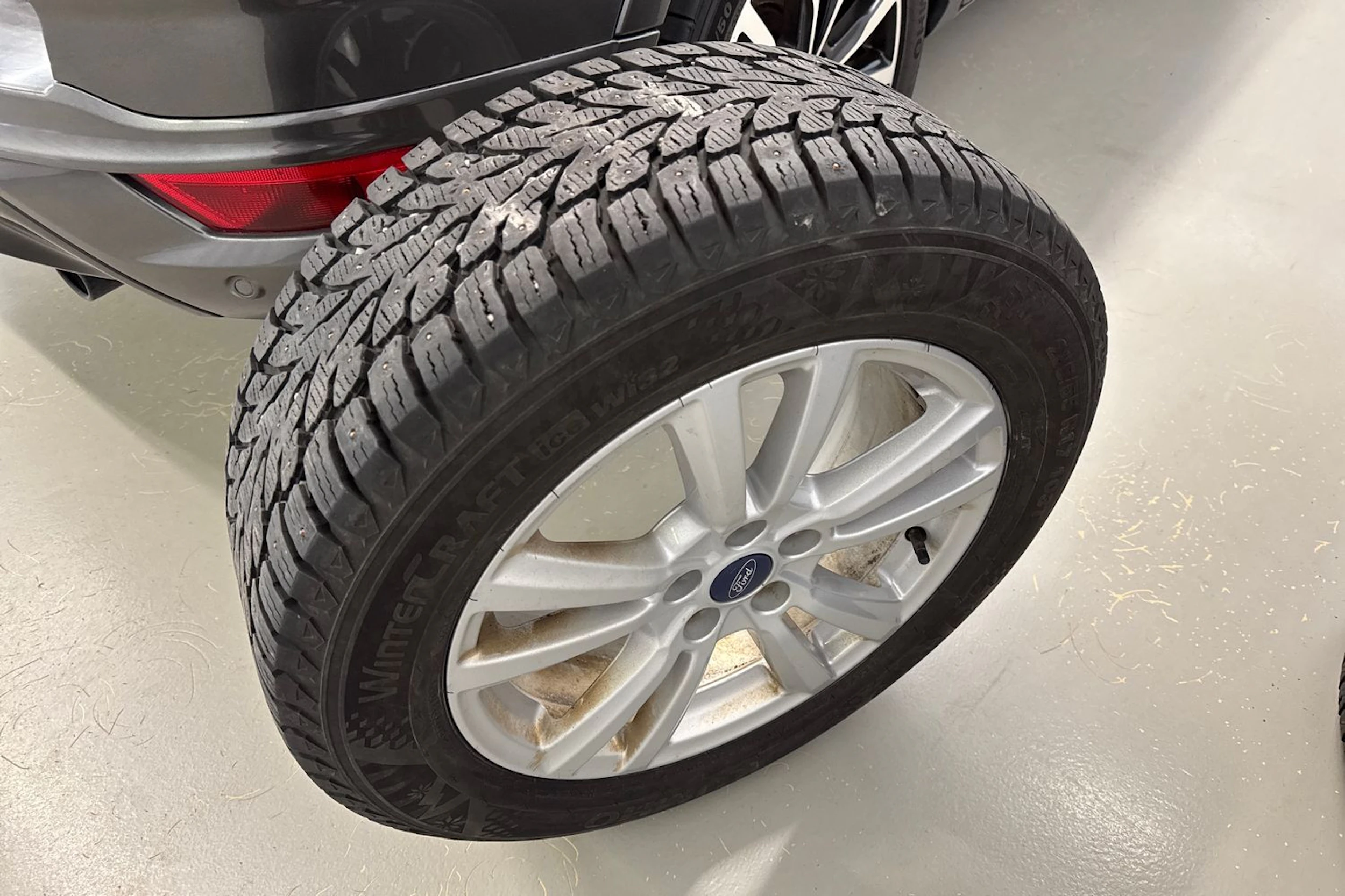 harmaa Ford Kuga 2018 kuva 23.