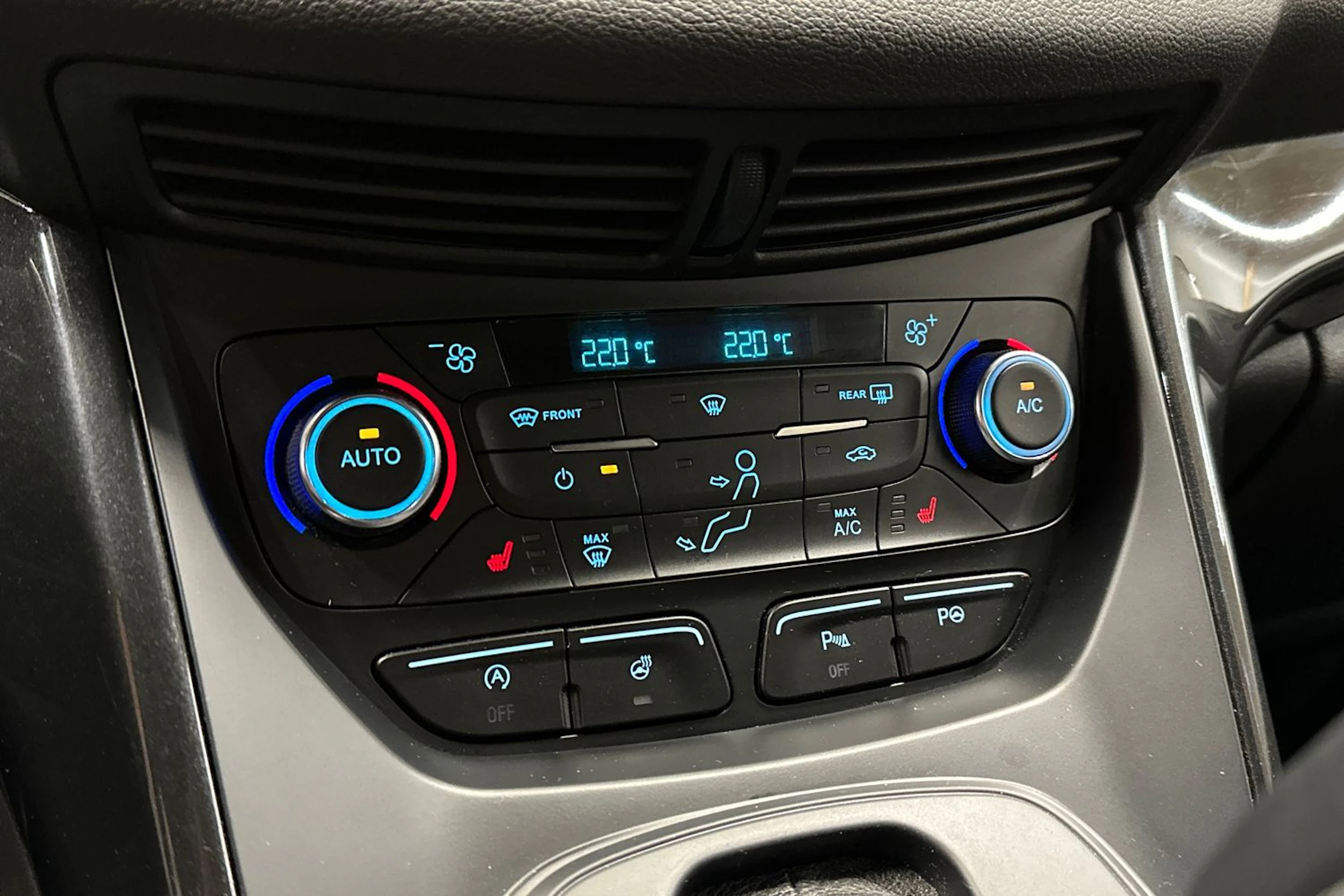 ruskea (beige) Ford Kuga 2018 kuva 20.