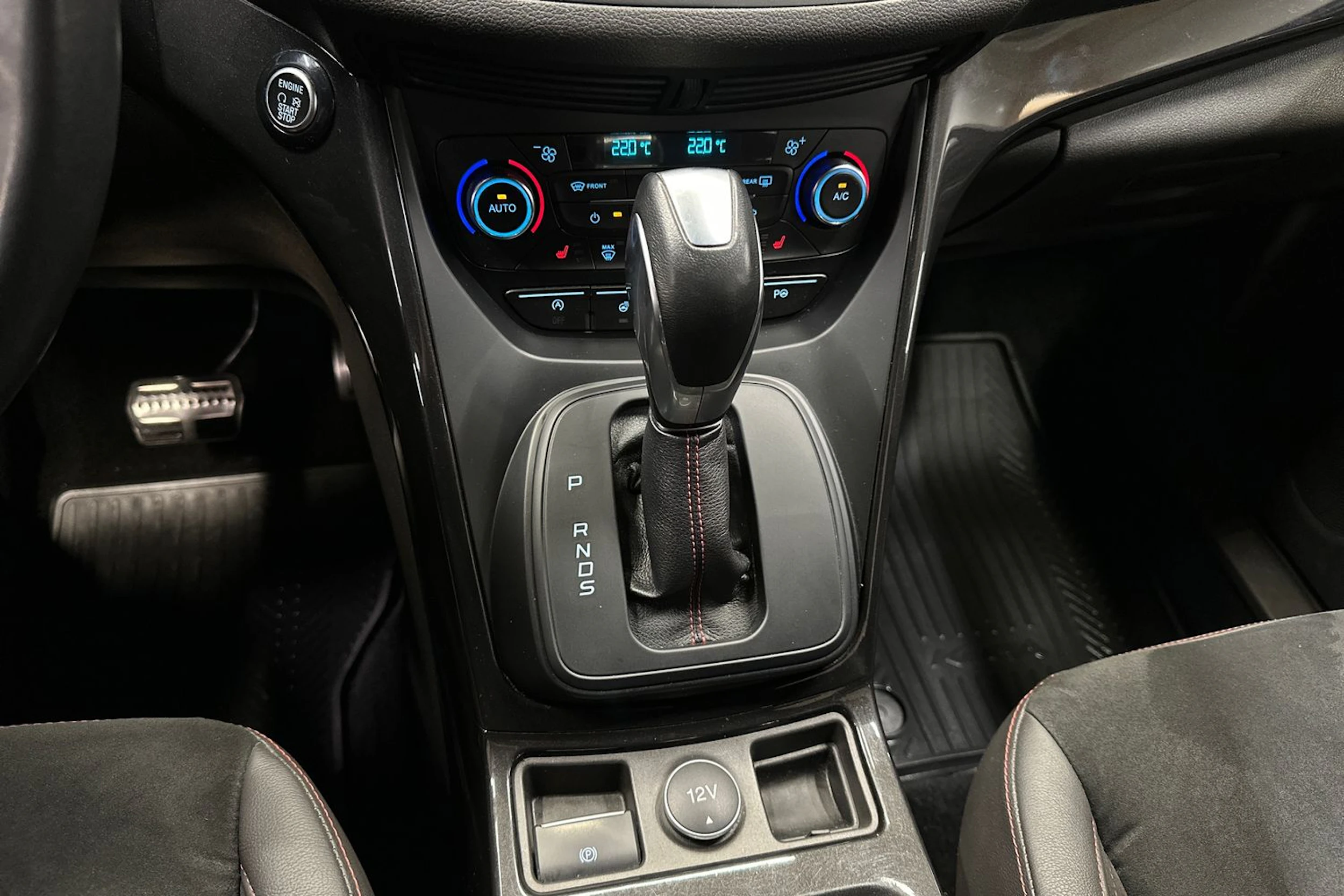 ruskea (beige) Ford Kuga 2018 kuva 21.