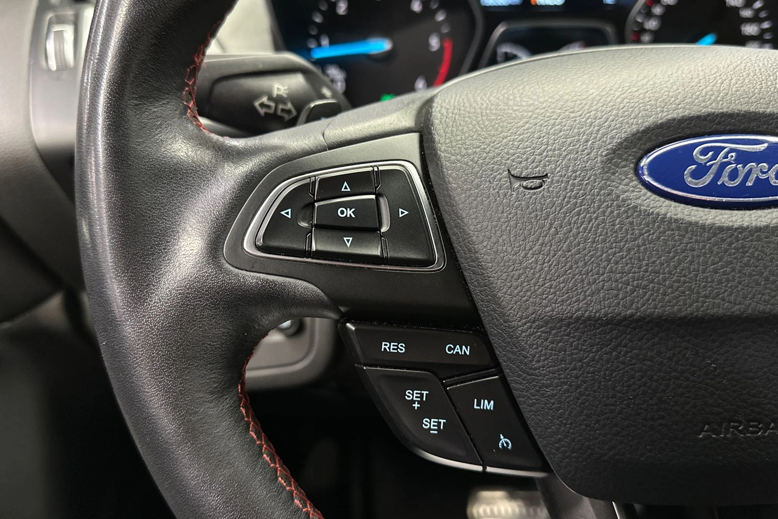 ruskea (beige) Ford Kuga 2018 kuva 23.