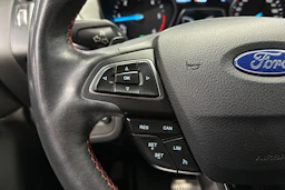 ruskea (beige) Ford Kuga 2018 kuva 23.