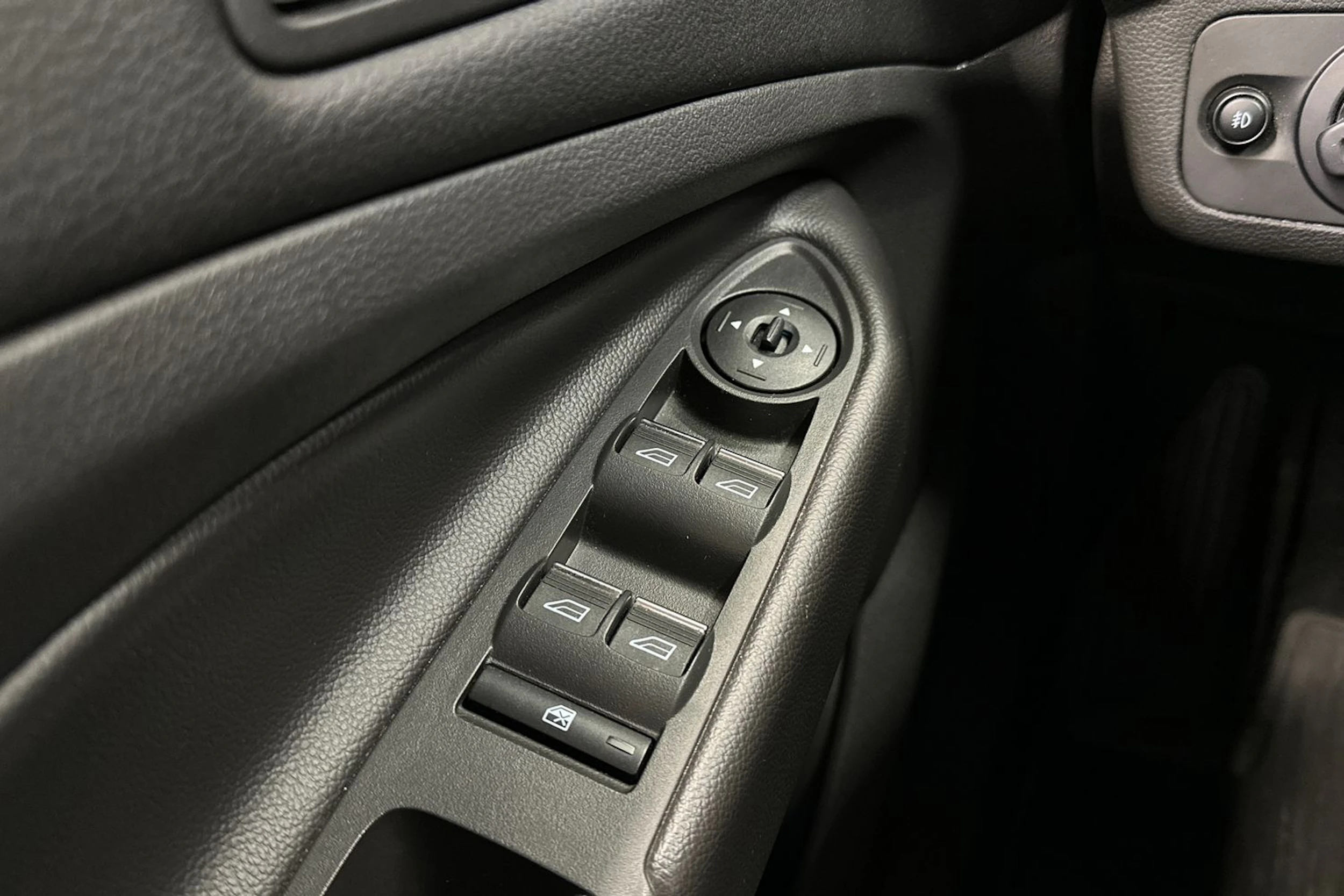 ruskea (beige) Ford Kuga 2018 kuva 26.