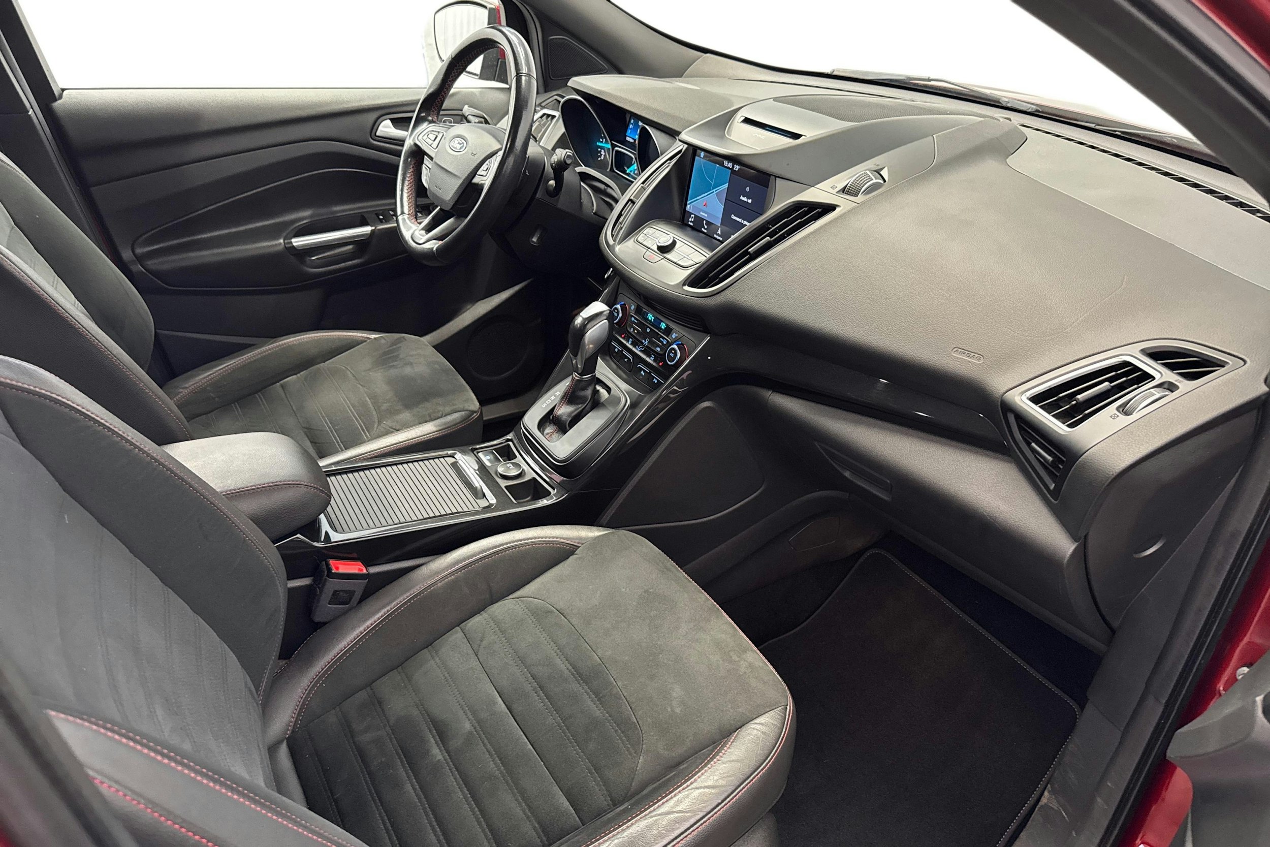 punainen Ford Kuga 2018 kuva 9.