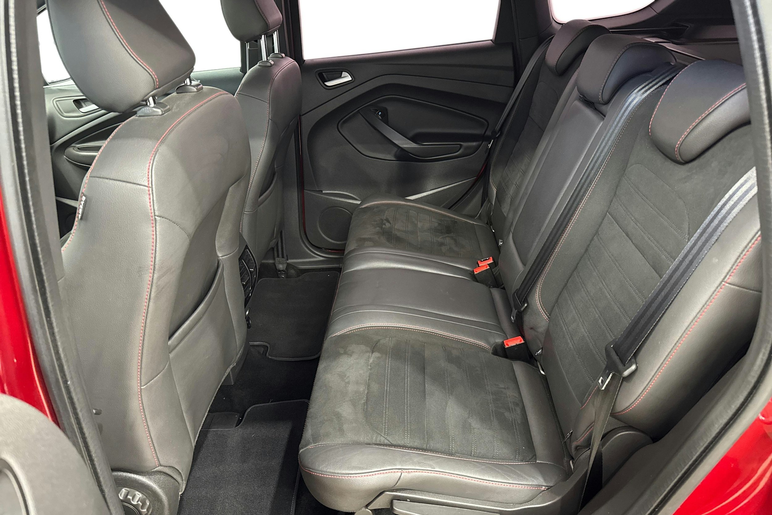 punainen Ford Kuga 2018 kuva 11.