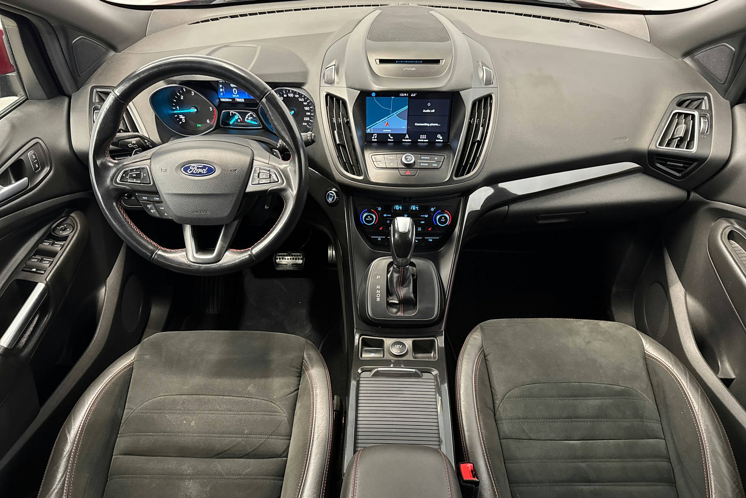 punainen Ford Kuga 2018 kuva 15.