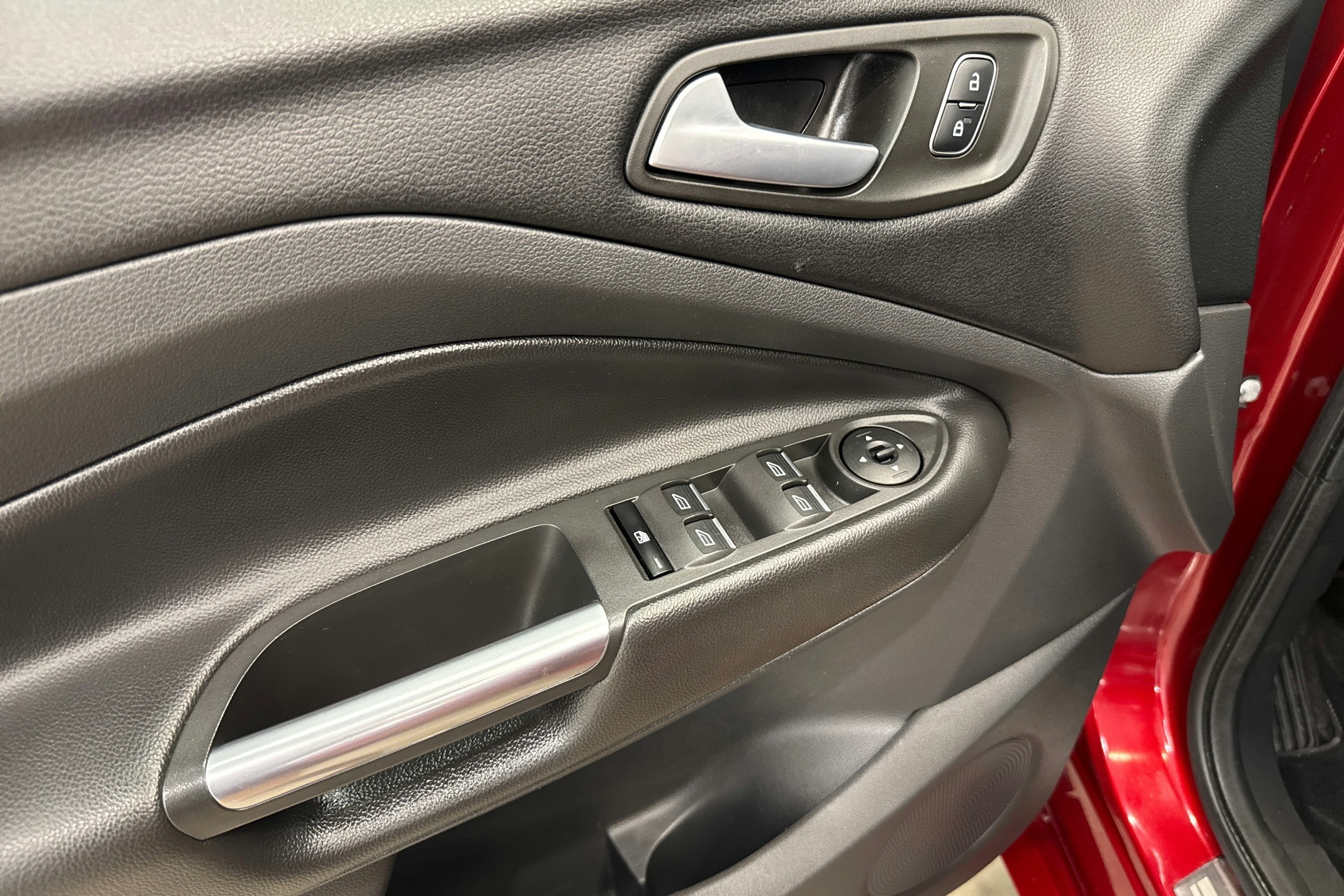 punainen Ford Kuga 2018 kuva 17.