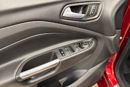 punainen Ford Kuga 2018 kuva 17.