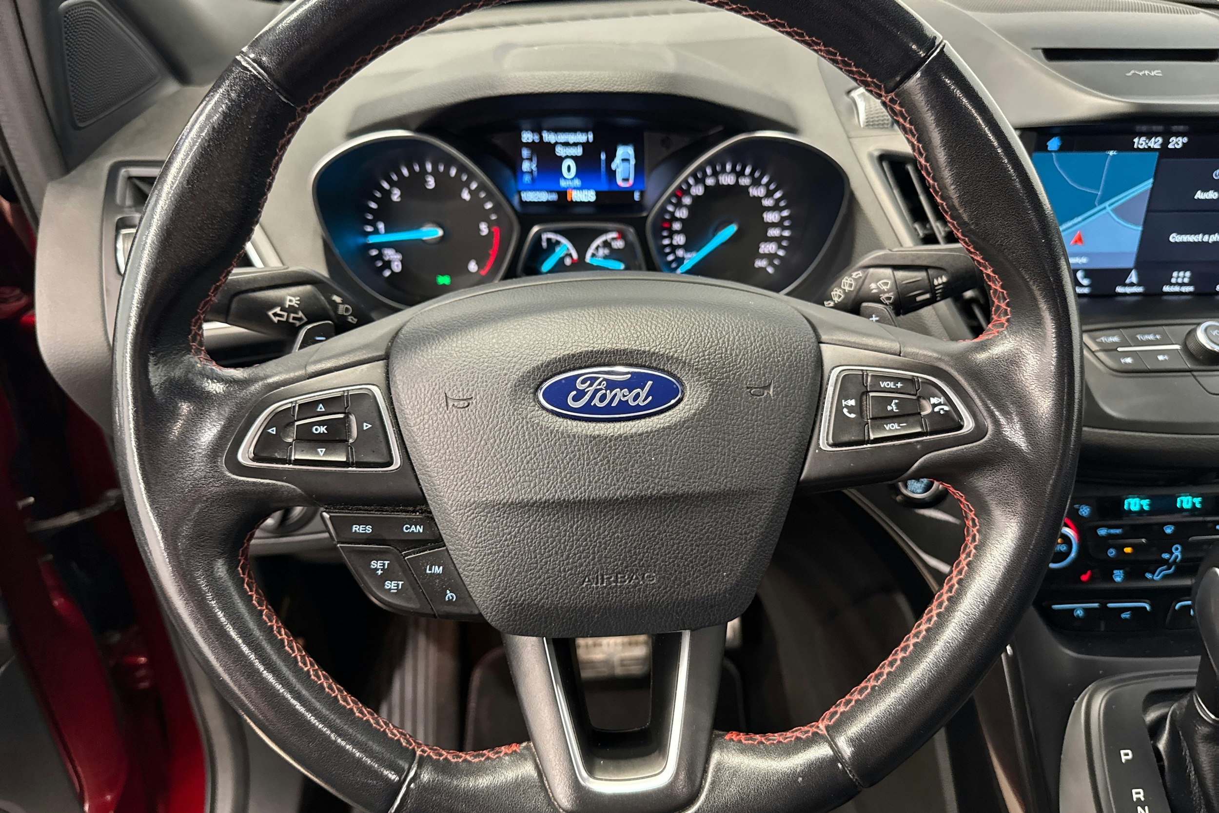 punainen Ford Kuga 2018 kuva 19.
