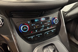 punainen Ford Kuga 2018 kuva 21.