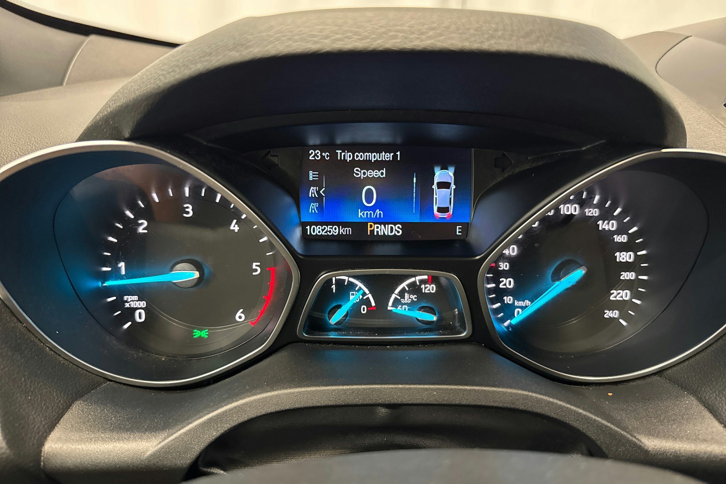 punainen Ford Kuga 2018 kuva 23.