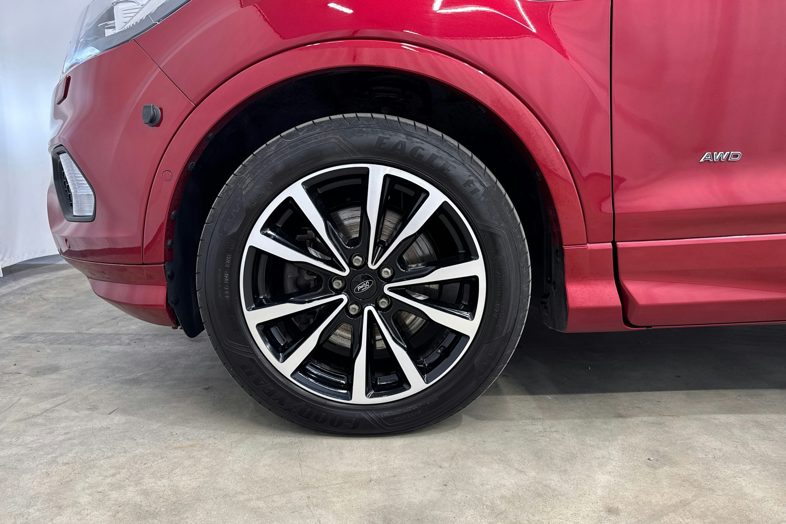 punainen Ford Kuga 2018 kuva 28.
