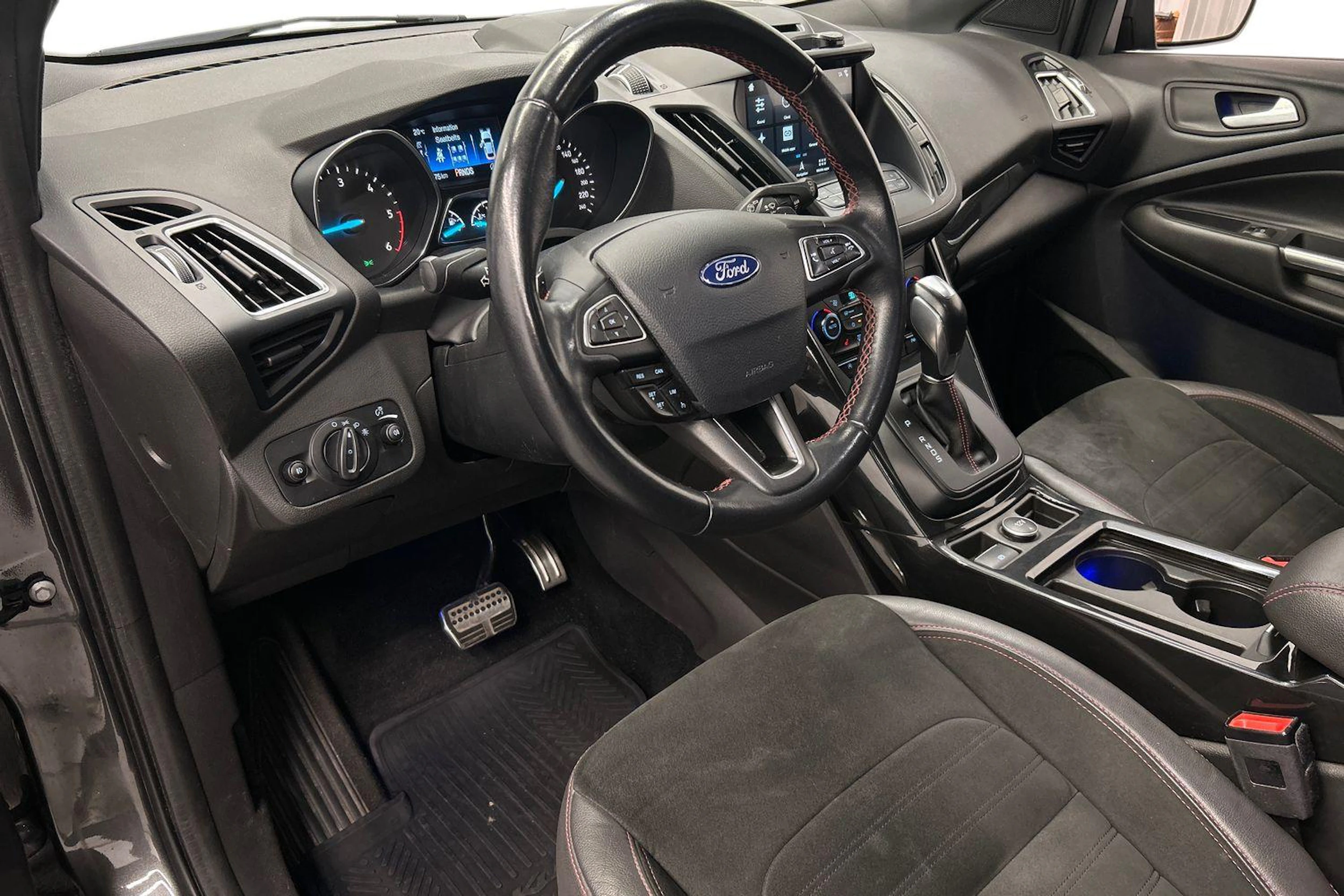 harmaa Ford Kuga 2018 kuva 6.
