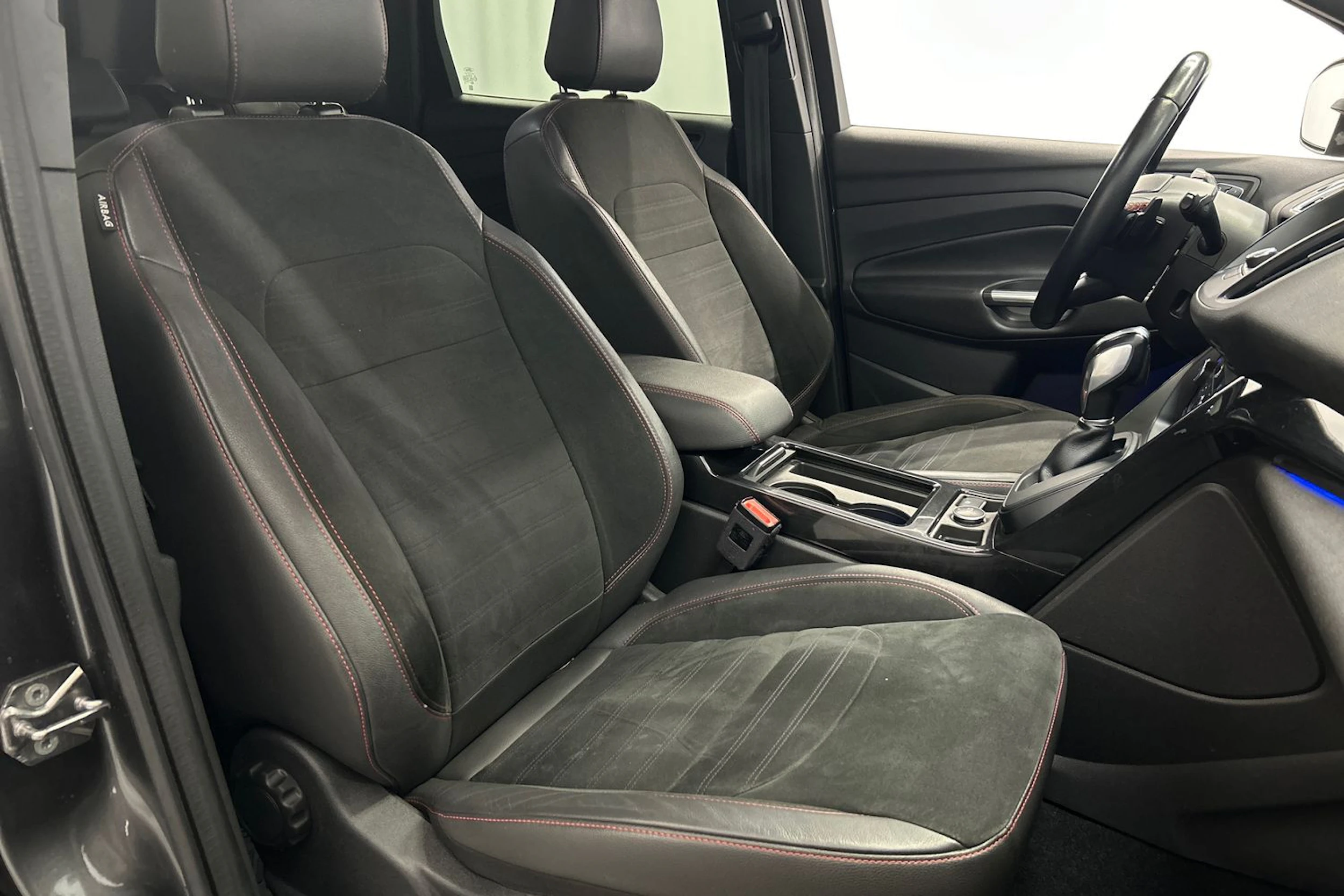 harmaa Ford Kuga 2018 kuva 11.