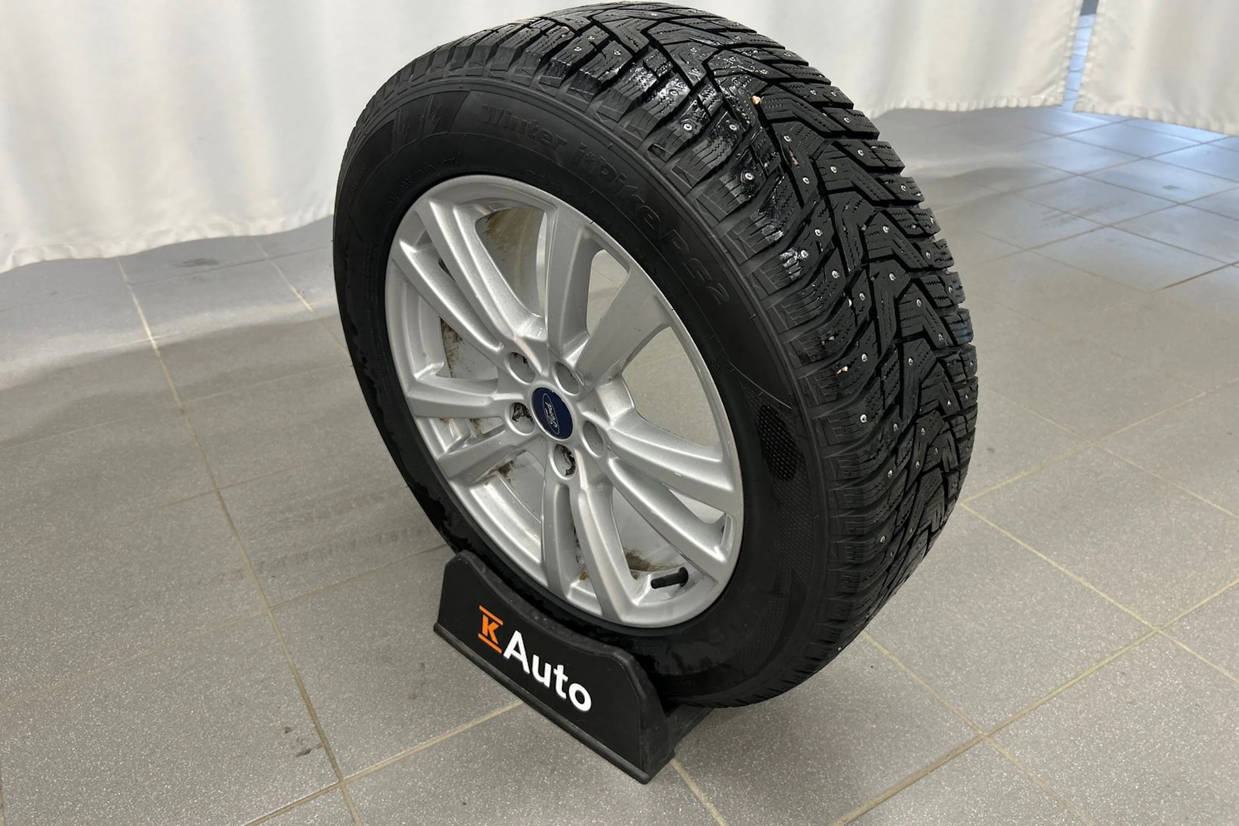 harmaa Ford Kuga 2018 kuva 13.