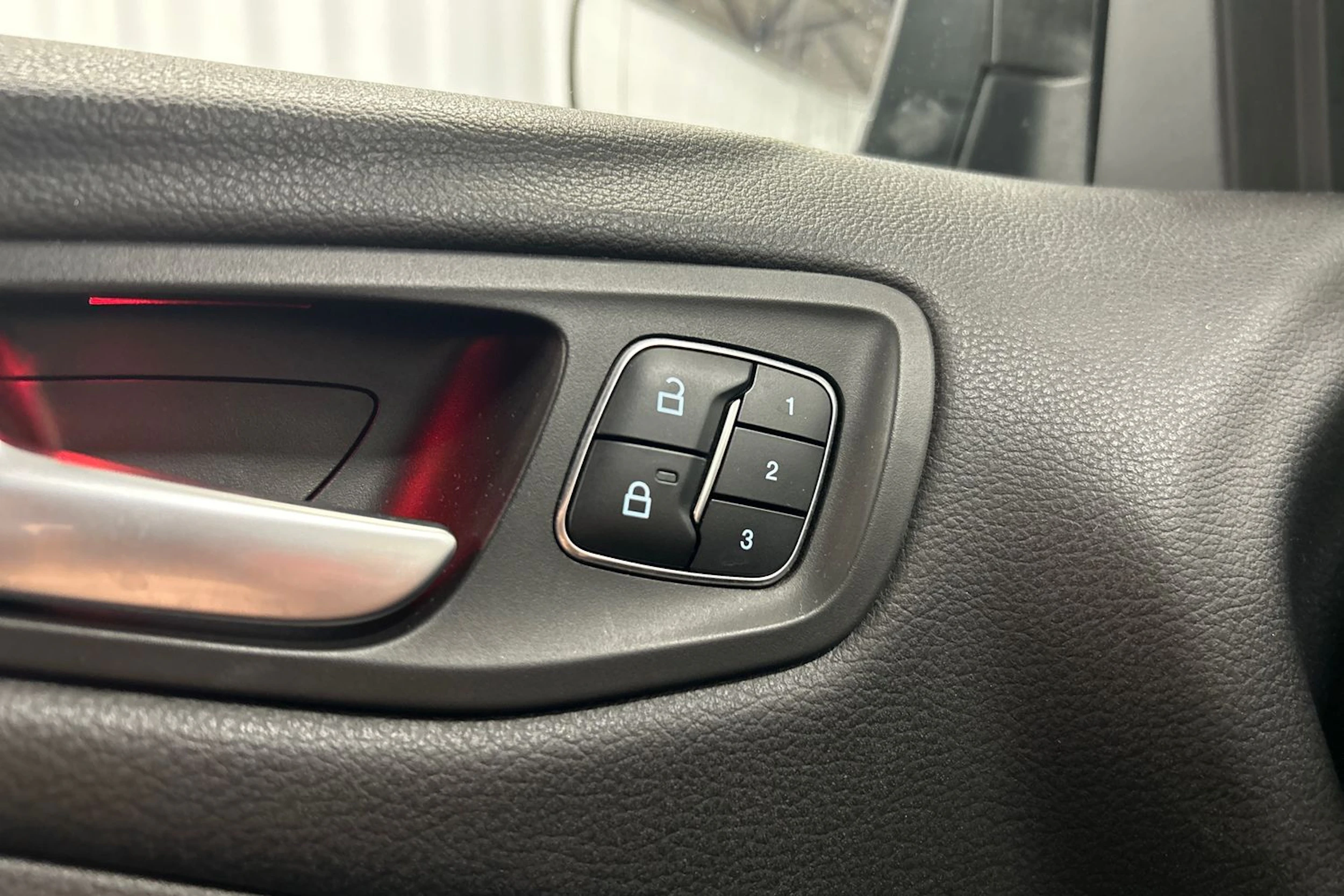 harmaa Ford Kuga 2018 kuva 14.