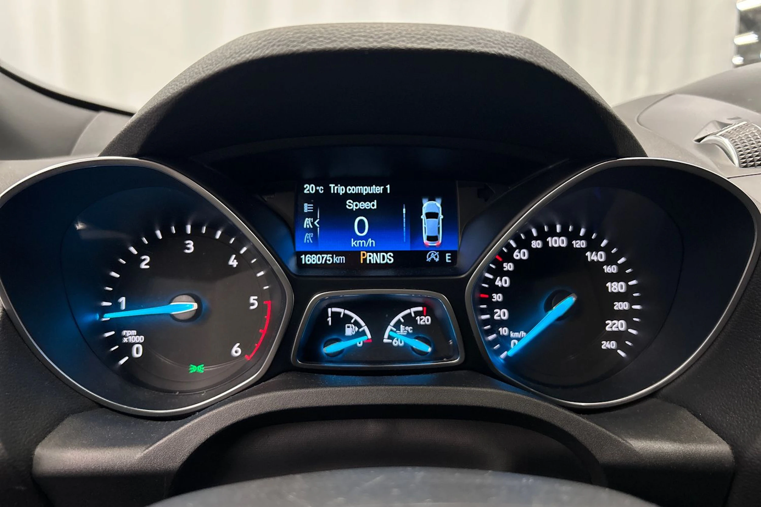 harmaa Ford Kuga 2018 kuva 15.