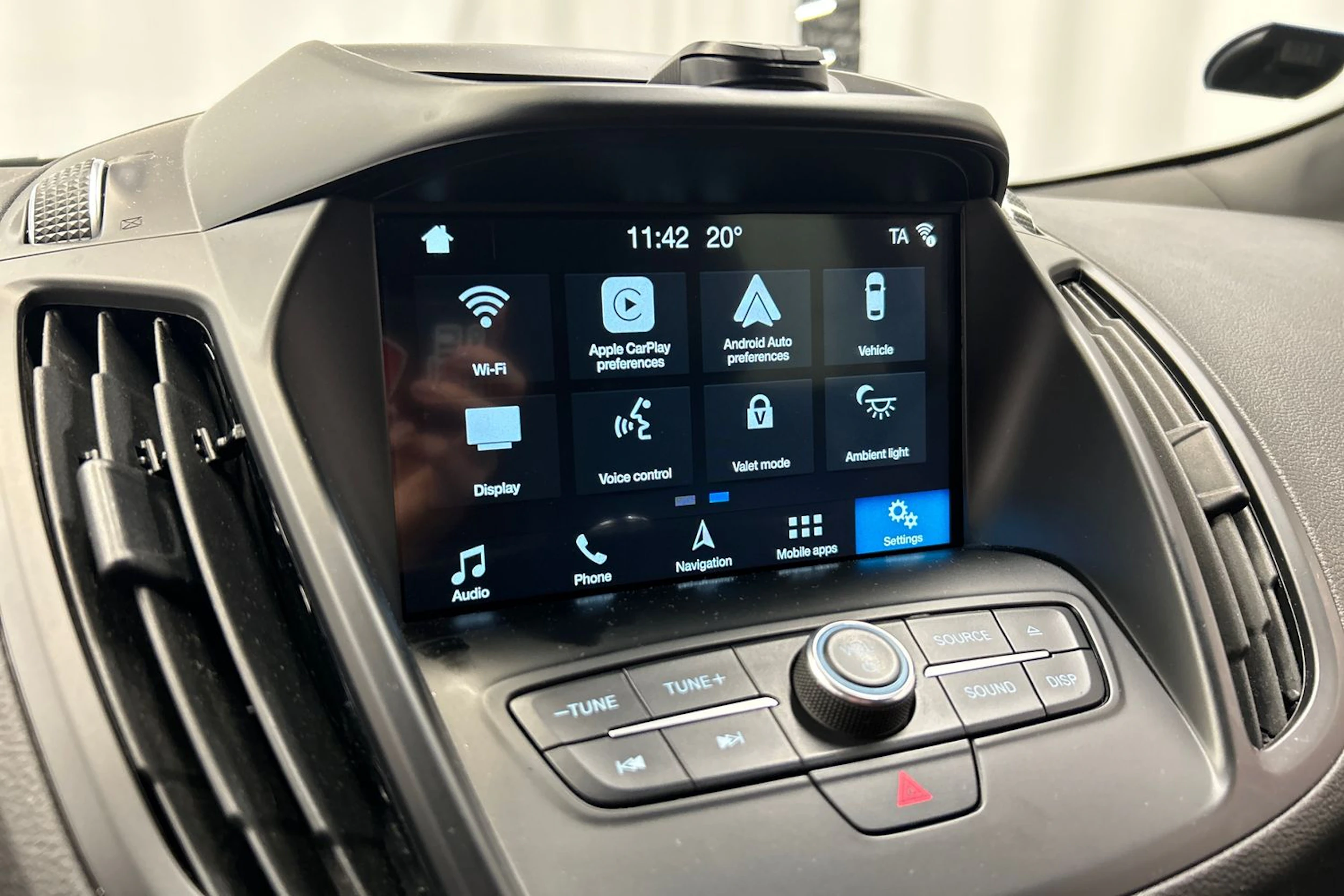 harmaa Ford Kuga 2018 kuva 19.