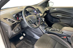 valkoinen Ford Kuga 2018 kuva 6.