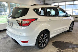 valkoinen Ford Kuga 2018 kuva 11.