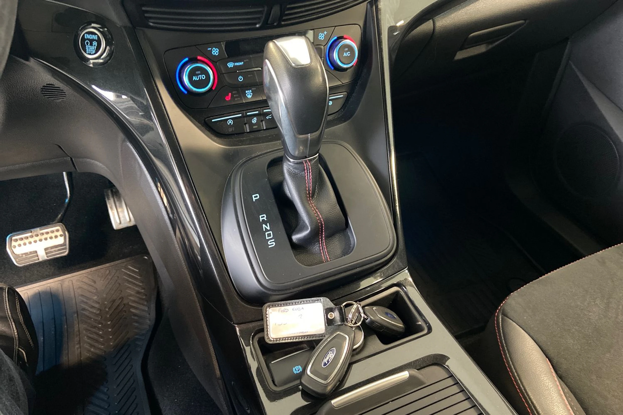 valkoinen Ford Kuga 2018 kuva 15.