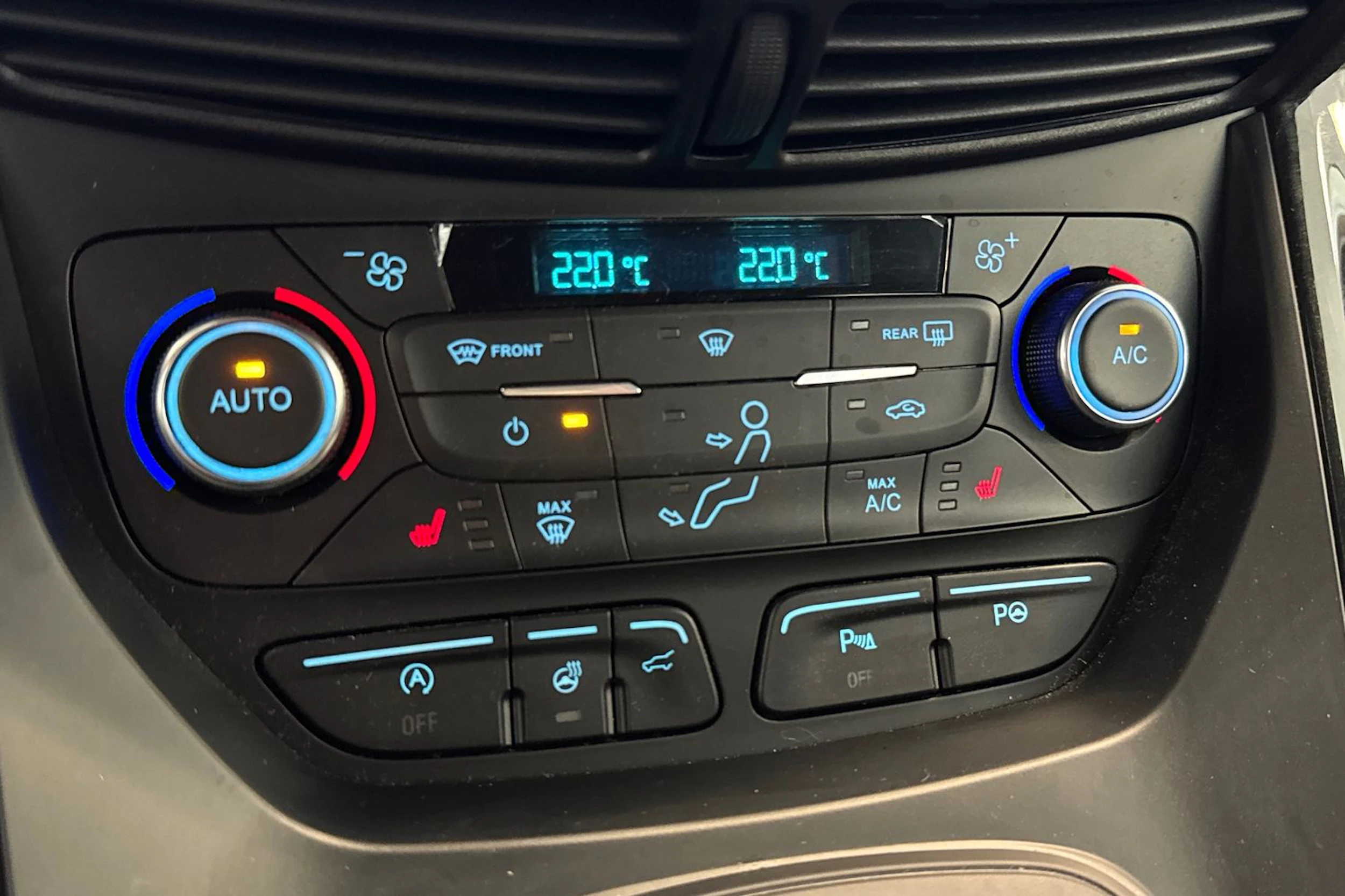 valkoinen Ford Kuga 2018 kuva 23.