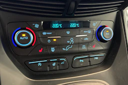 valkoinen Ford Kuga 2018 kuva 23.