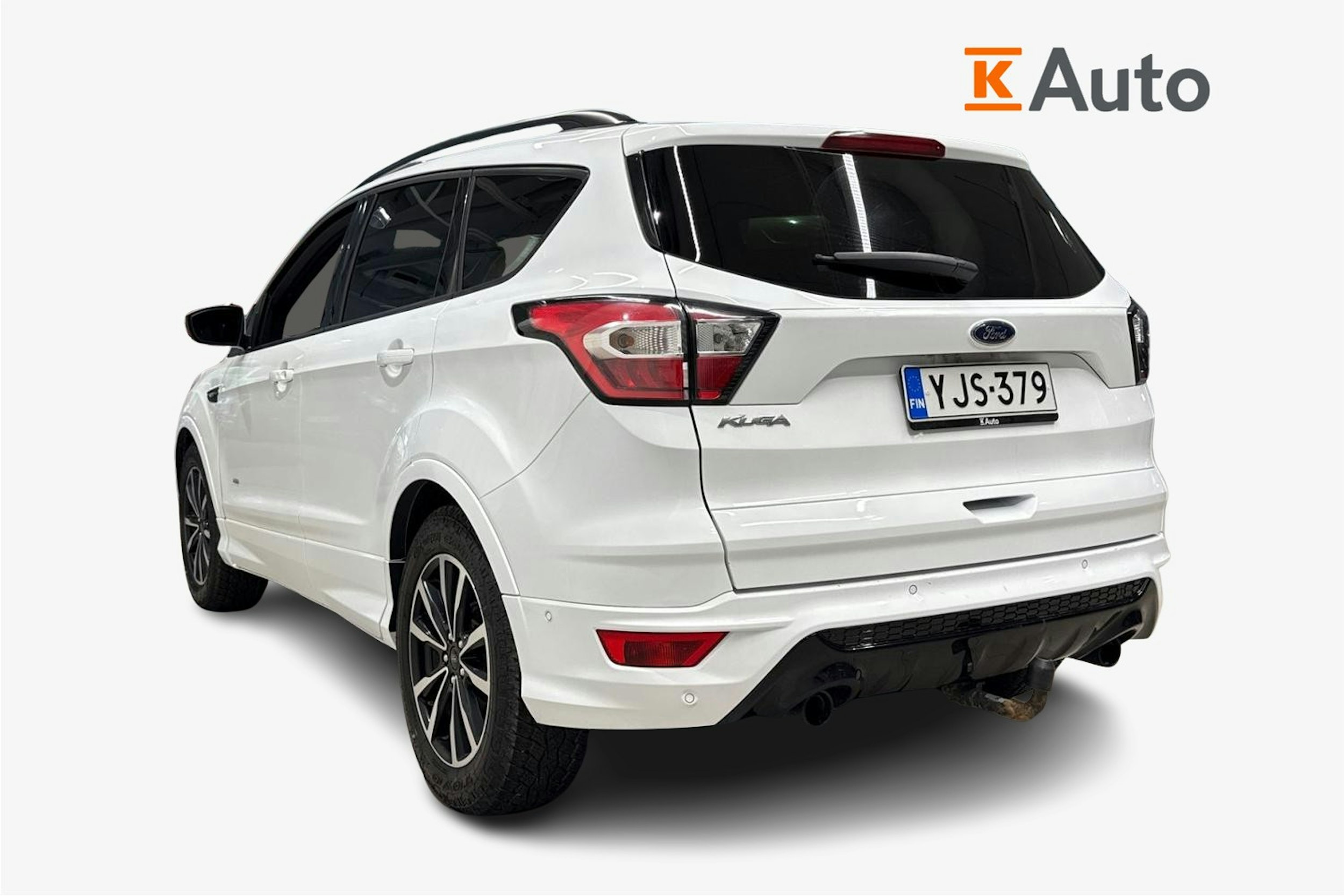valkoinen Ford Kuga 2018 kuva 2.