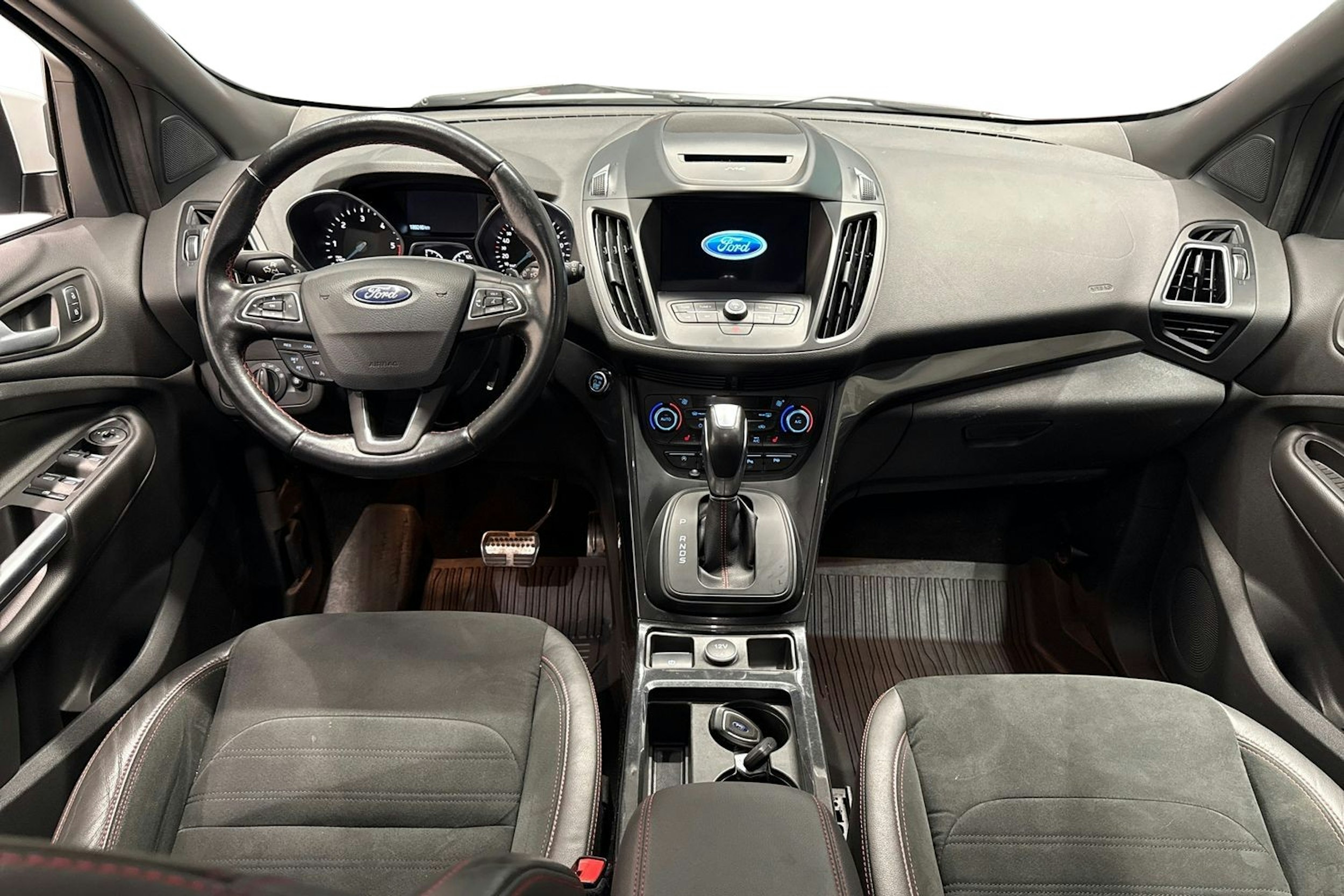 valkoinen Ford Kuga 2018 kuva 9.
