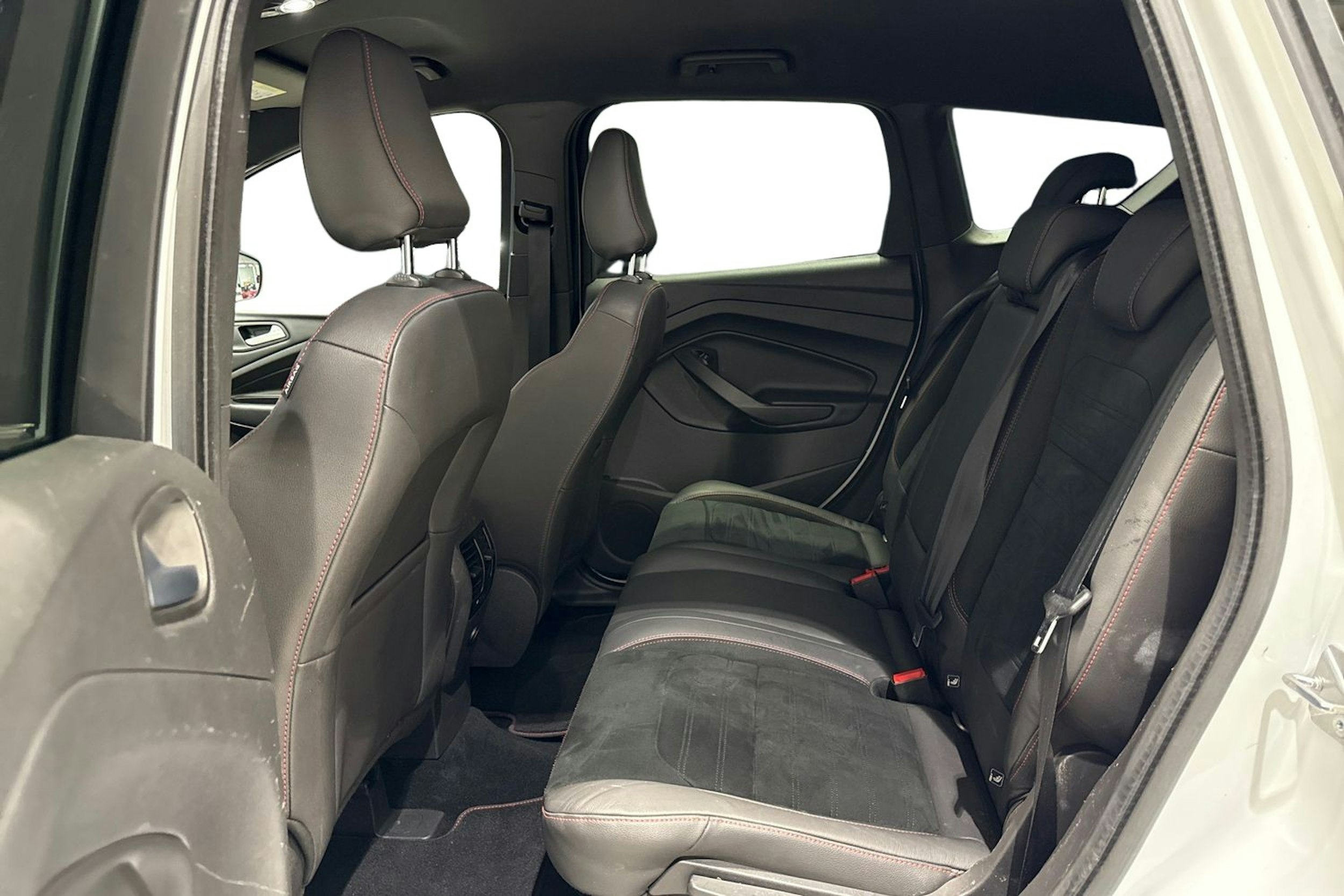 valkoinen Ford Kuga 2018 kuva 10.