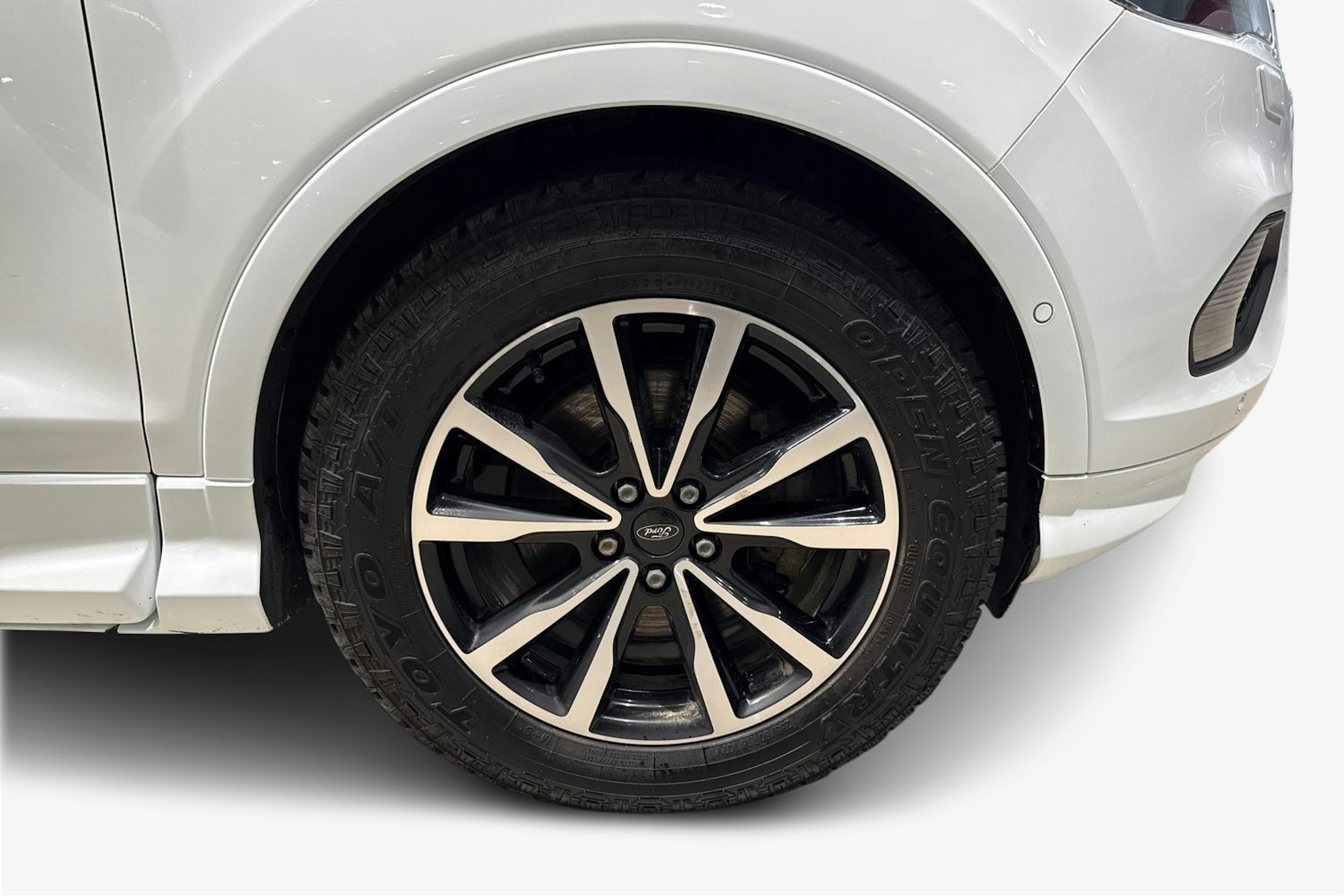 valkoinen Ford Kuga 2018 kuva 11.
