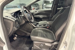 valkoinen Ford Kuga 2018 kuva 14.