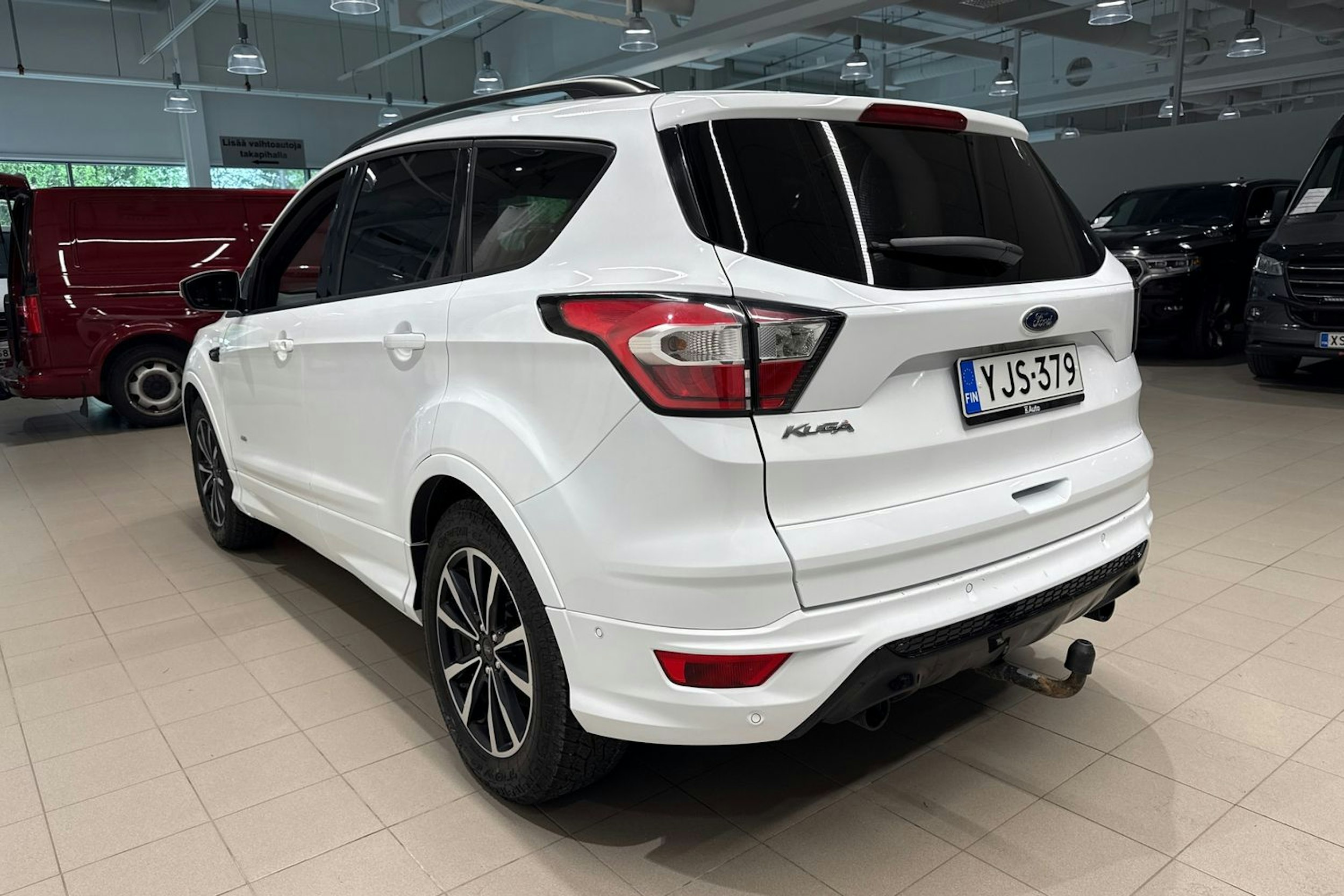 valkoinen Ford Kuga 2018 kuva 17.