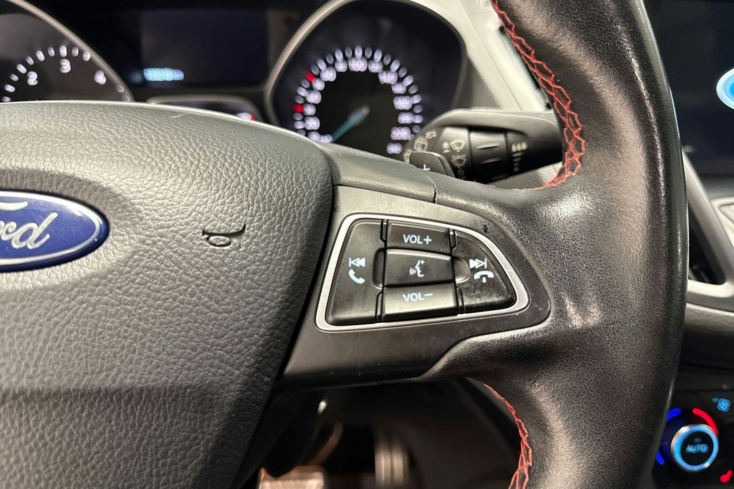 valkoinen Ford Kuga 2018 kuva 21.