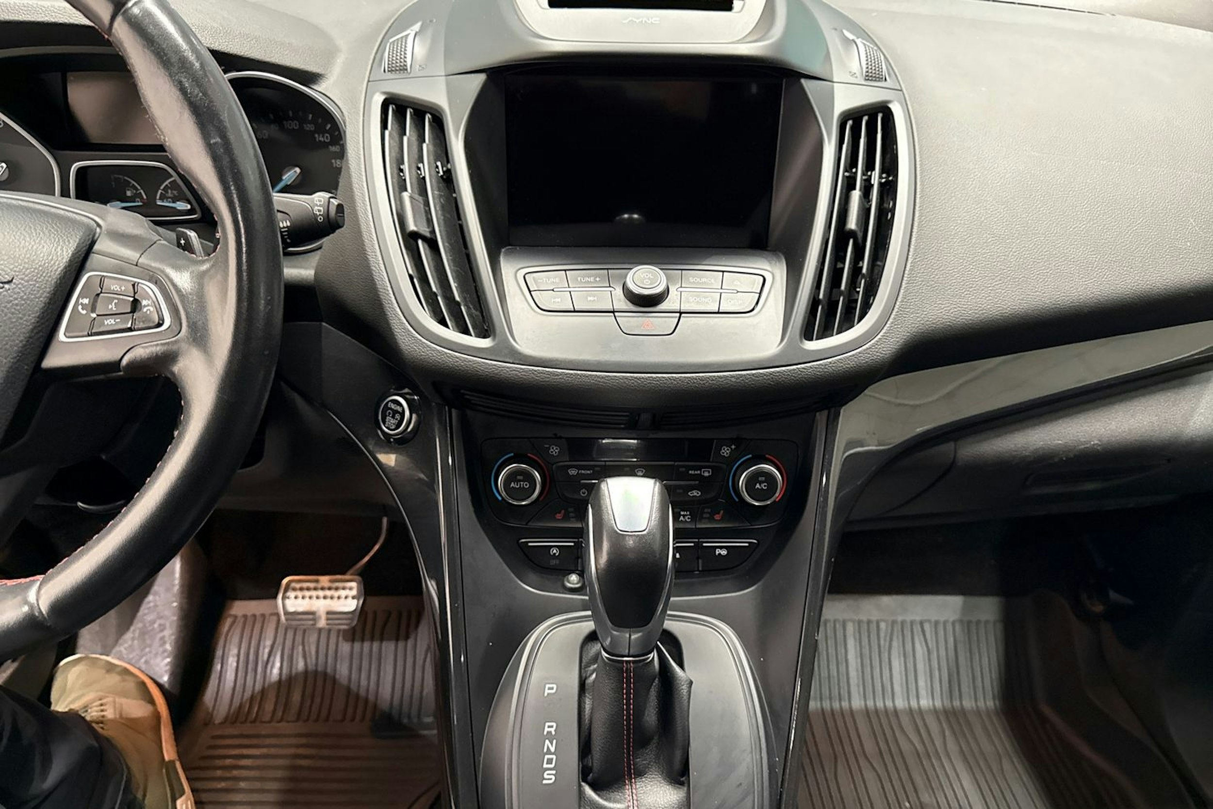 valkoinen Ford Kuga 2018 kuva 22.