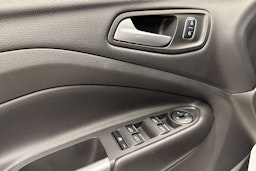 valkoinen Ford Kuga 2018 kuva 23.
