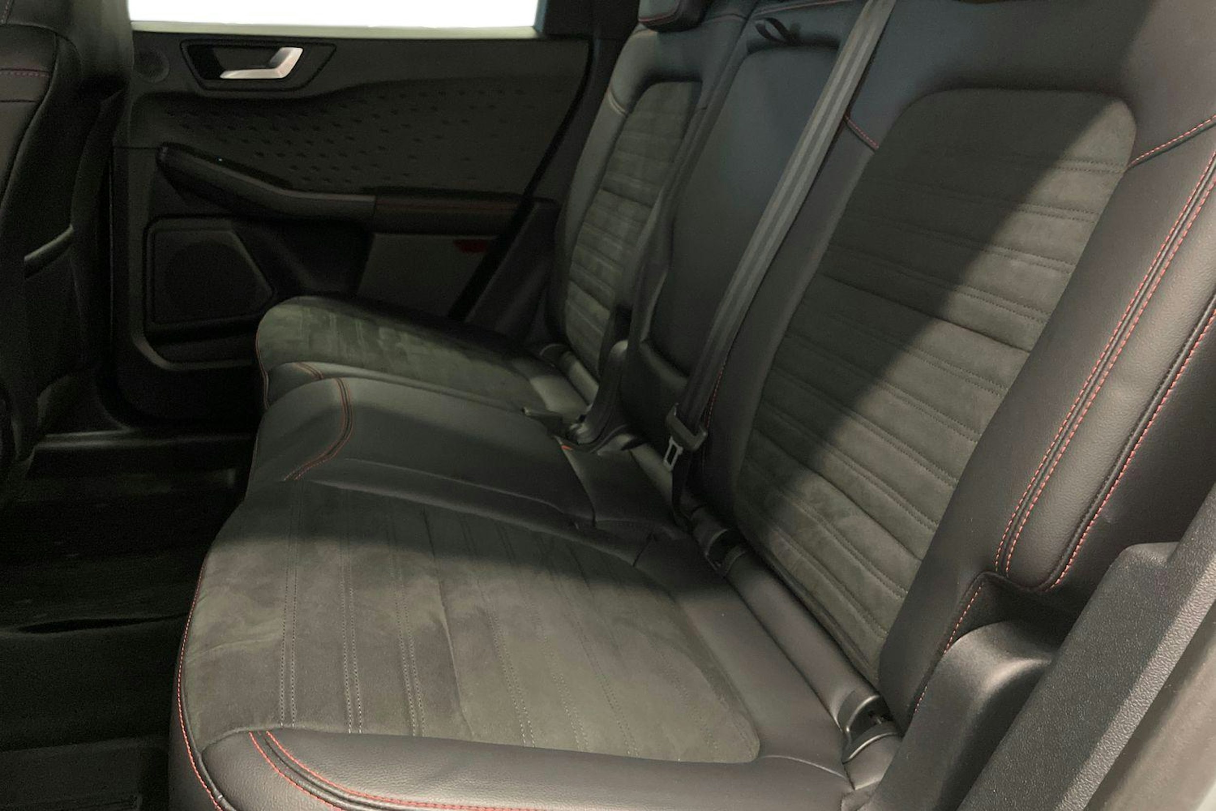 Harmaa Ford Kuga 2020 kuva 10.