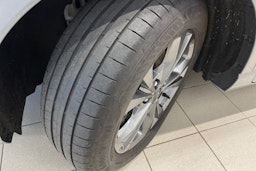 Harmaa Ford Kuga 2020 kuva 13.
