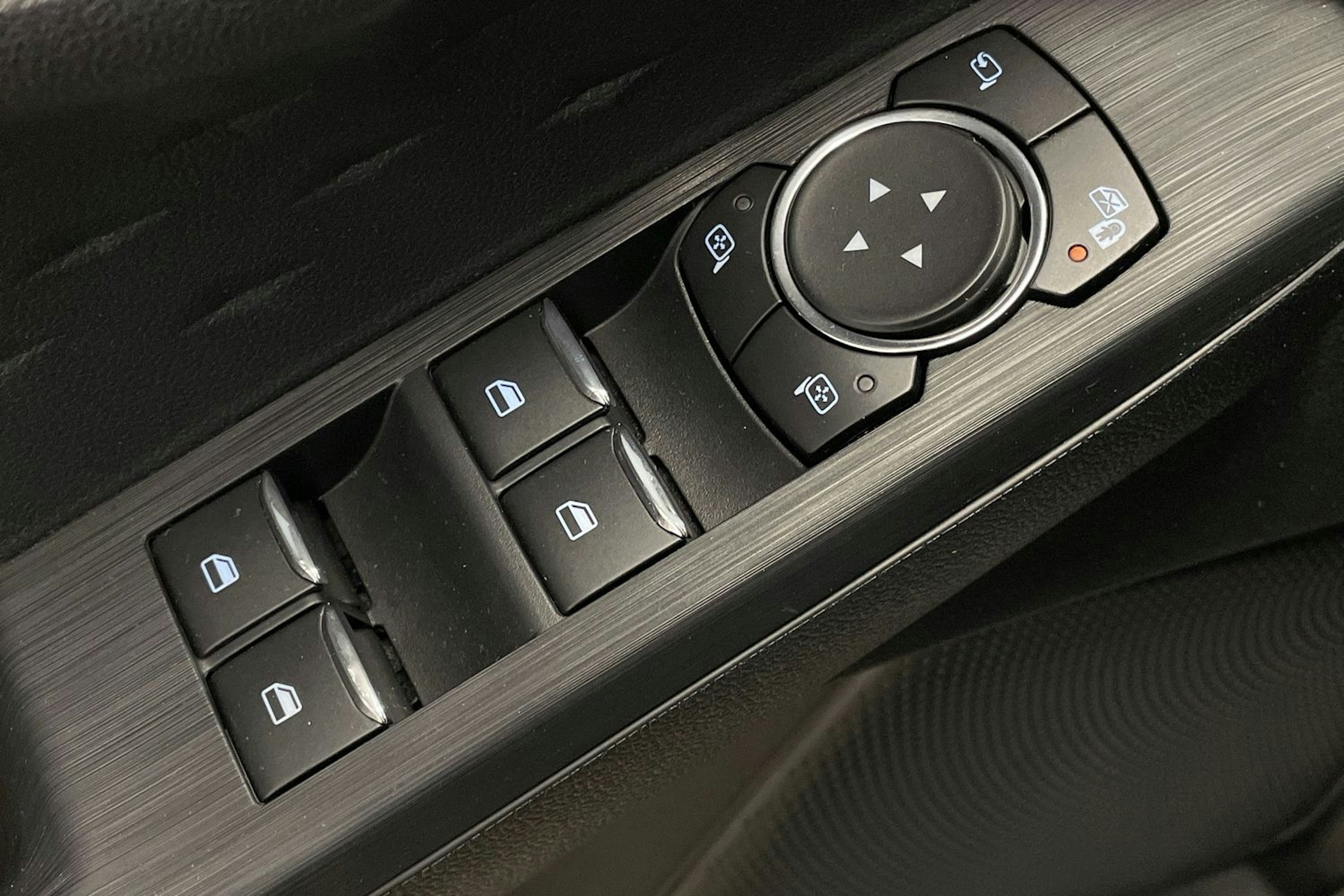 Harmaa Ford Kuga 2020 kuva 14.