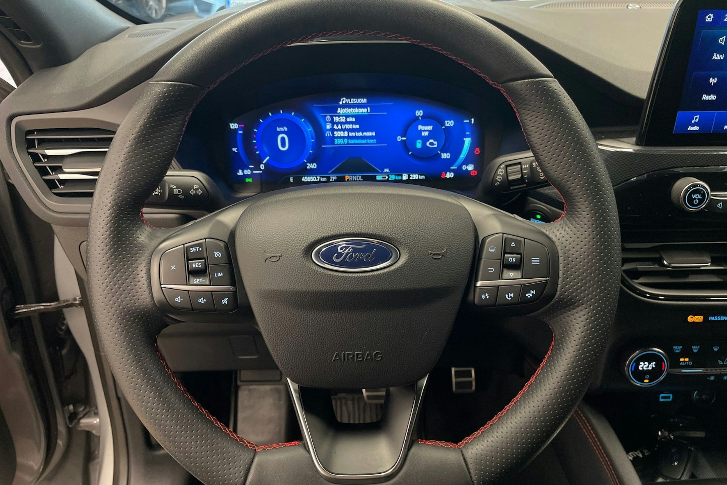 Harmaa Ford Kuga 2020 kuva 15.