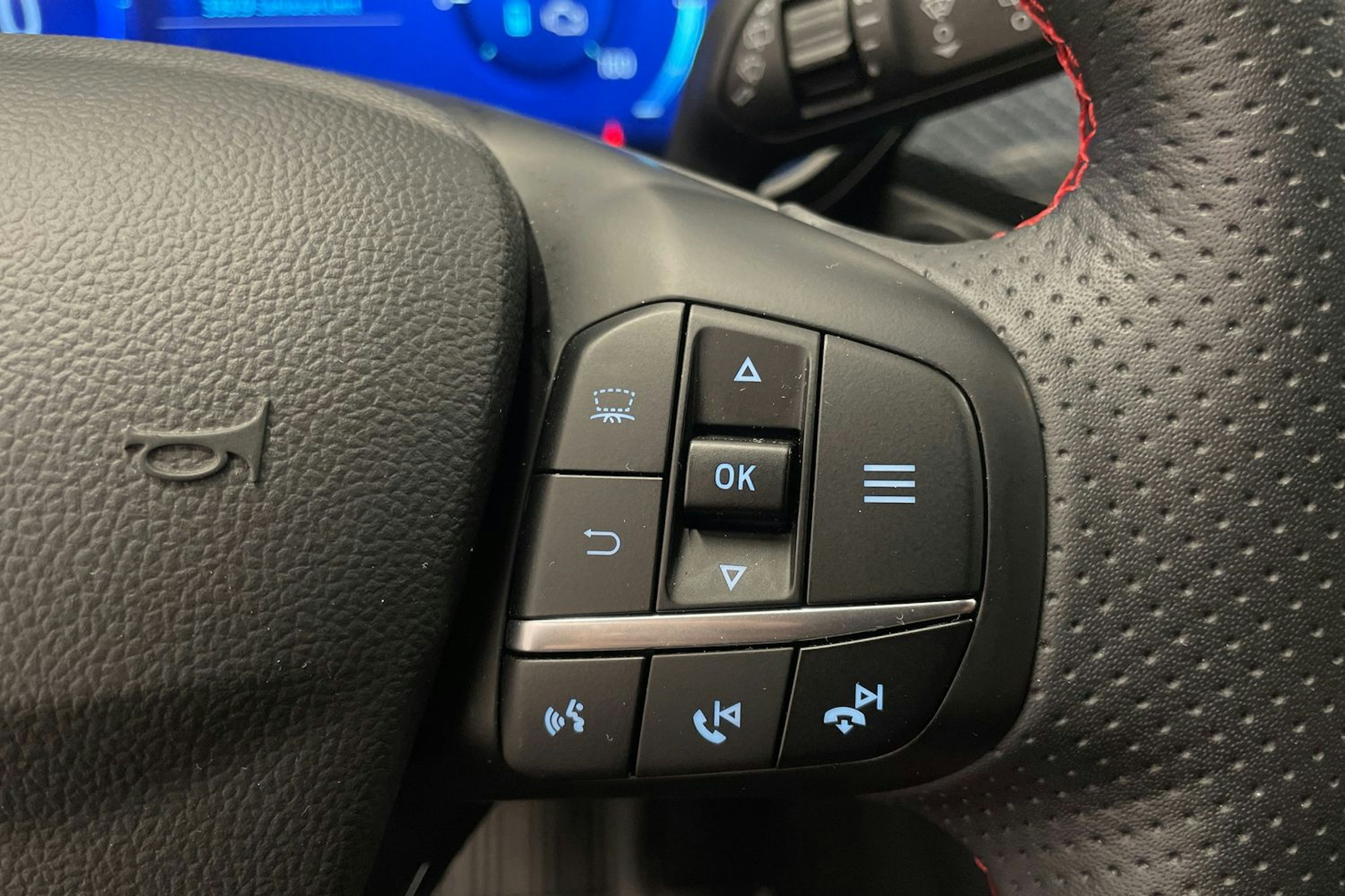 Harmaa Ford Kuga 2020 kuva 17.