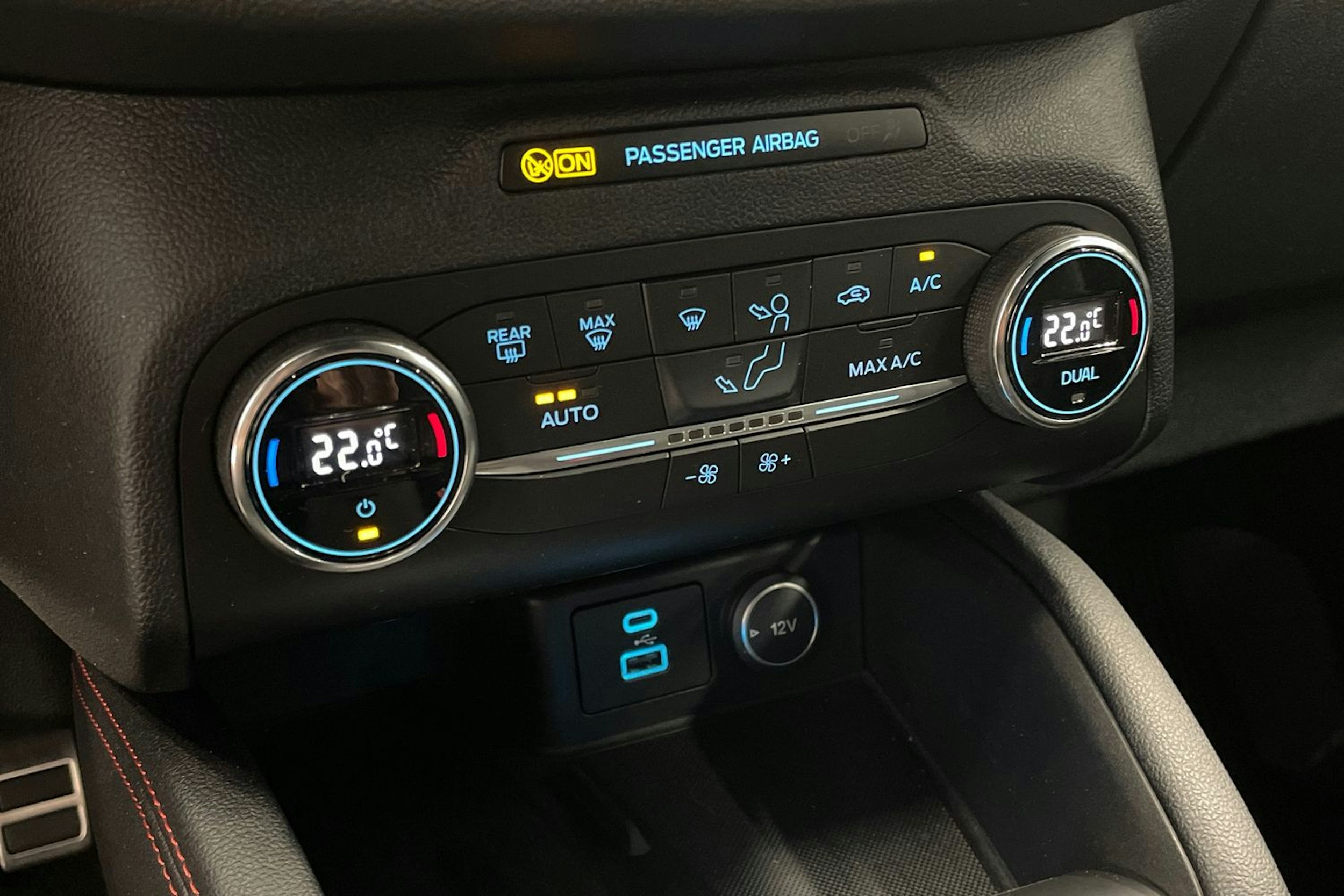 Harmaa Ford Kuga 2020 kuva 20.