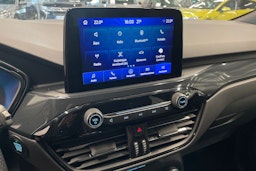 Harmaa Ford Kuga 2020 kuva 21.