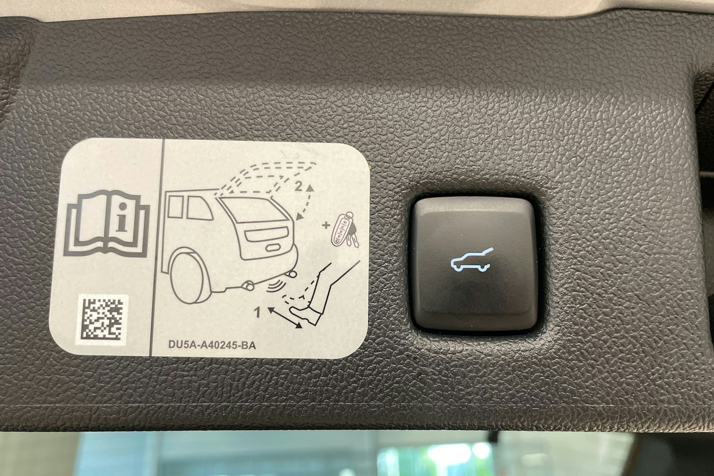 Harmaa Ford Kuga 2020 kuva 24.