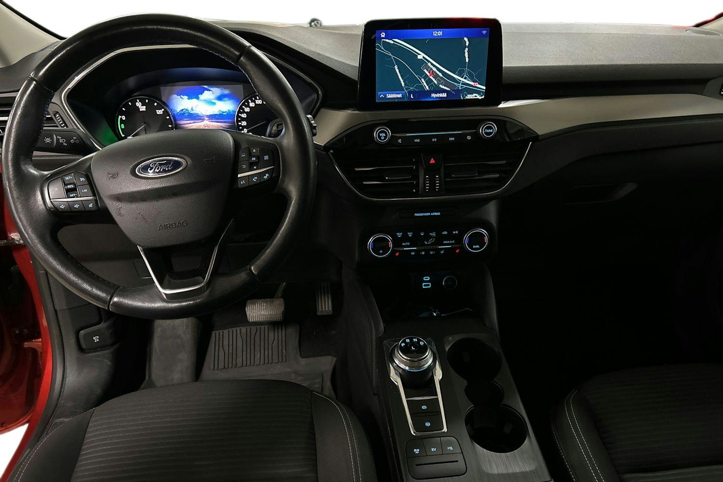 Oranssi Ford Kuga 2020 kuva 9.
