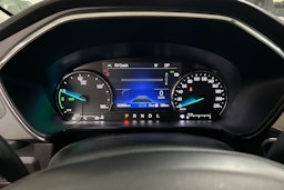 Oranssi Ford Kuga 2020 kuva 18.