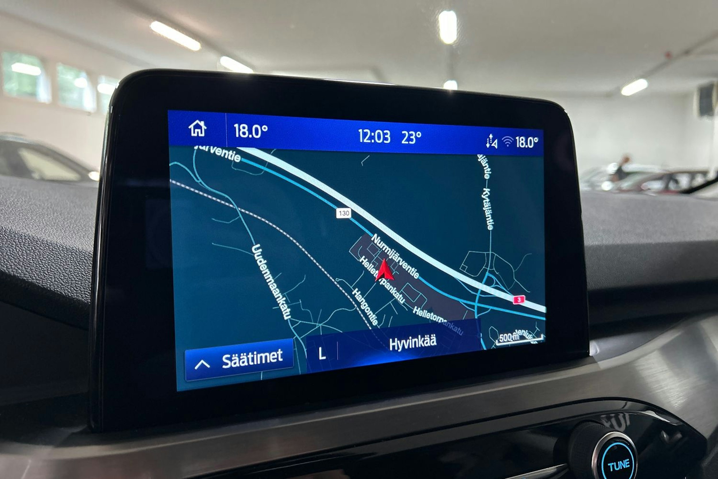 Oranssi Ford Kuga 2020 kuva 19.