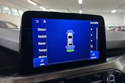 Oranssi Ford Kuga 2020 kuva 21.